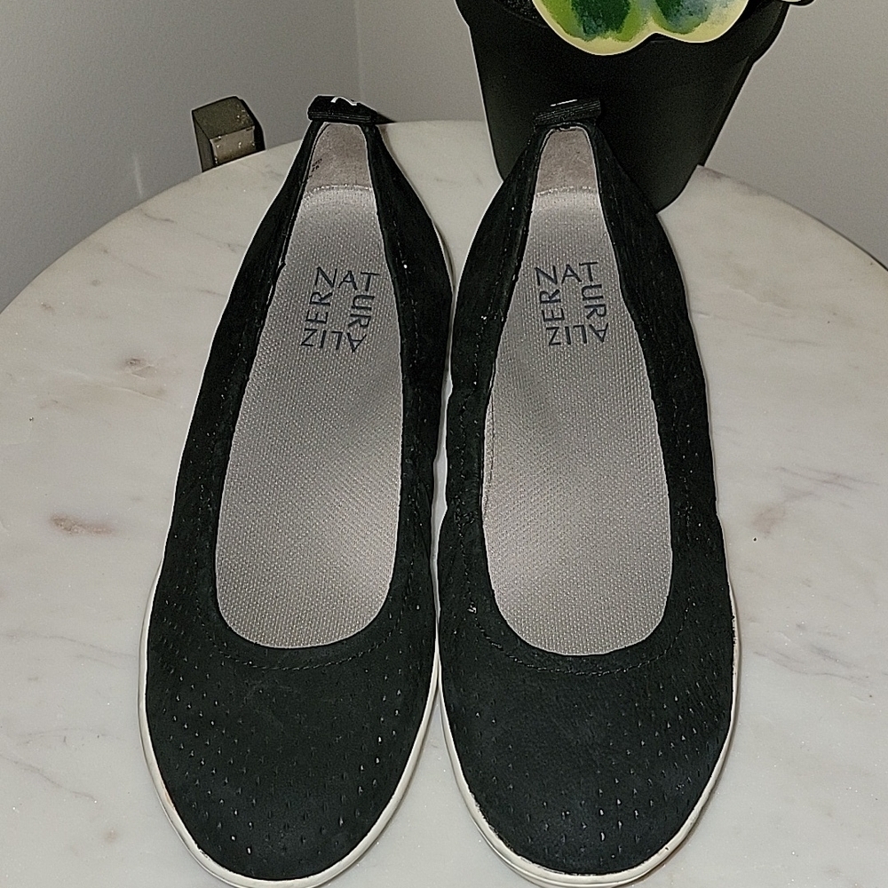 Naturalizer Women's Black Flats